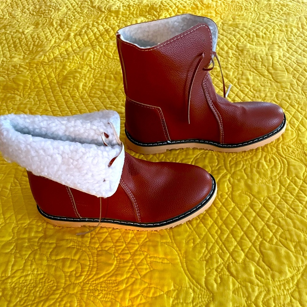 Women's Lace Up Boots - Brown